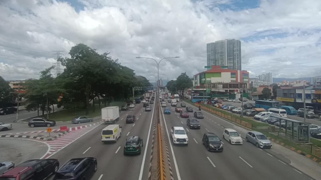 Jalan Kuching road corridor beside Sri Putramas and Segambut